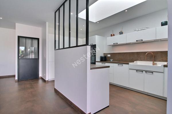 Maison moderne de grand standing de type 5 avec piscine et sous-sol complet