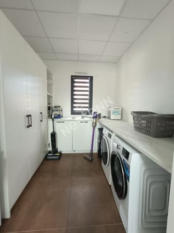 Maison moderne de grand standing de type 5 avec piscine et sous-sol complet