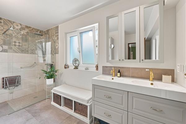 Vente Maison de luxe Divonne-les-Bains 8 Pièces 317.46 m²