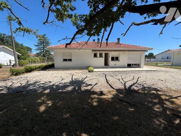 A VENDRE, Gironde, proche Bordeaux, PAREMPUYRE, proche centre, sur un terrain de 1373 m² non di...