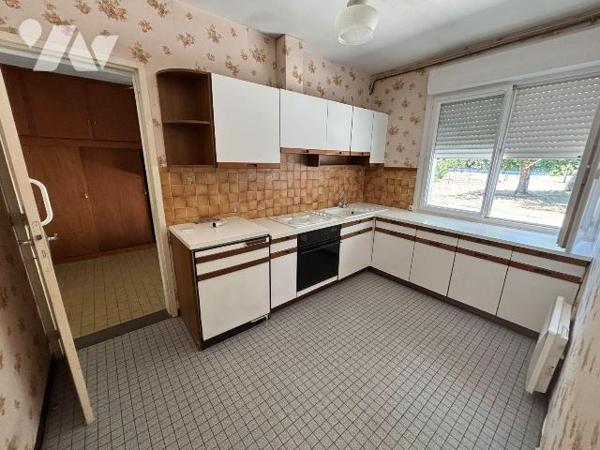 A VENDRE, Gironde, proche Bordeaux, PAREMPUYRE, proche centre, sur un terrain de 1373 m² non di...