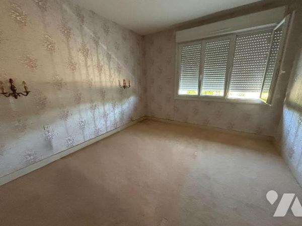 A VENDRE, Gironde, proche Bordeaux, PAREMPUYRE, proche centre, sur un terrain de 1373 m² non di...
