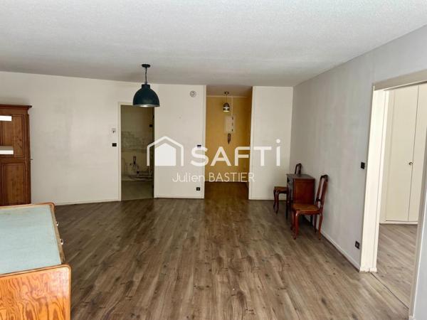 Bordeaux centre - Hôpital Saint André - Grand T2 de 63m2 avec une chambre, balcon, stationnement