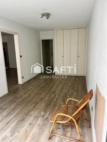 Bordeaux centre - Hôpital Saint André - Grand T2 de 63m2 avec une chambre, balcon, stationnement