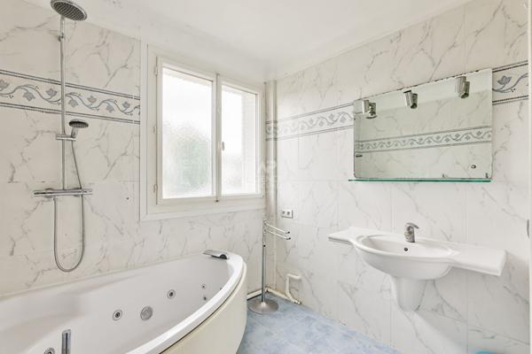 SEVRES RIVE DROITE - APPARTEMENT FAMILIAL €835 000 ** - Référence 576-S