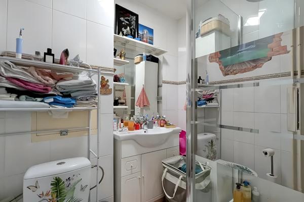 F2 avec balcon sur parc