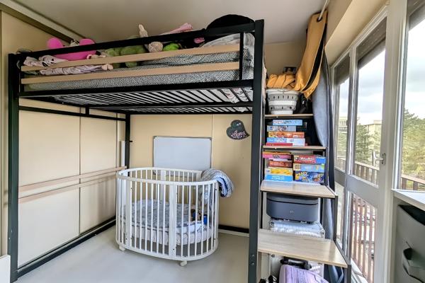 F2 avec balcon sur parc