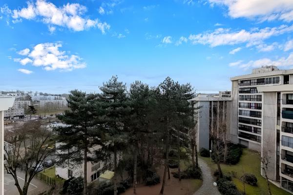 F2 avec balcon sur parc