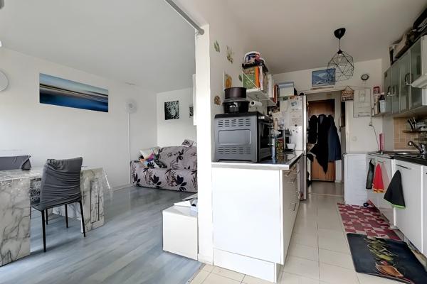 F2 avec balcon sur parc