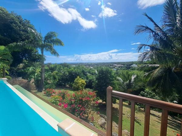 Propriété d’exception à la vue mer panoramique – Élégance créole et art de vivre tropical