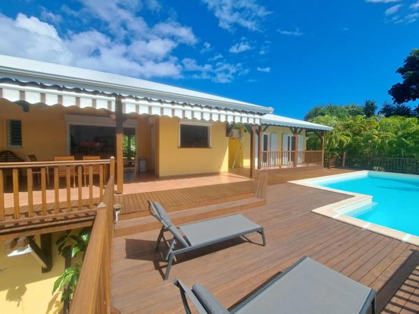 Propriété d’exception à la vue mer panoramique – Élégance créole et art de vivre tropical