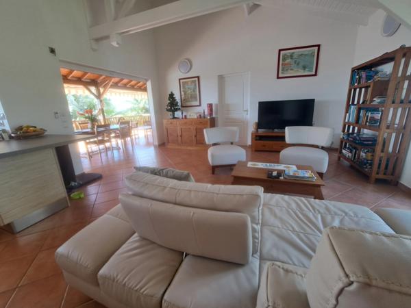 Propriété d’exception à la vue mer panoramique – Élégance créole et art de vivre tropical