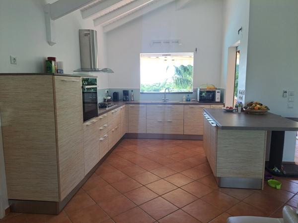 Propriété d’exception à la vue mer panoramique – Élégance créole et art de vivre tropical