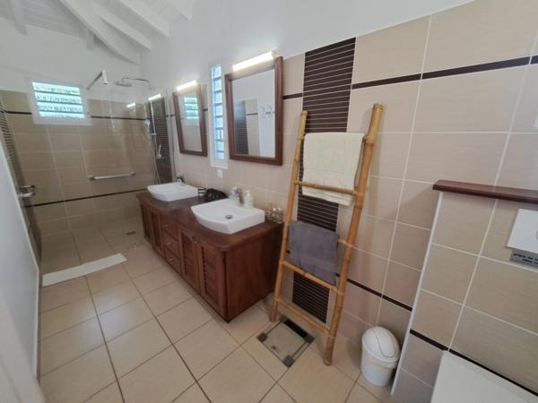 Propriété d’exception à la vue mer panoramique – Élégance créole et art de vivre tropical