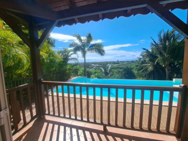 Propriété d’exception à la vue mer panoramique – Élégance créole et art de vivre tropical