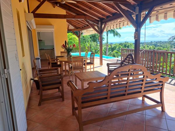 Propriété d’exception à la vue mer panoramique – Élégance créole et art de vivre tropical