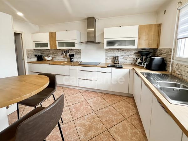 AFA (20), à quelques minutes d'Ajaccio, du nouvel hôpital et de la zone commerciale, belle maison T5, avec piscine