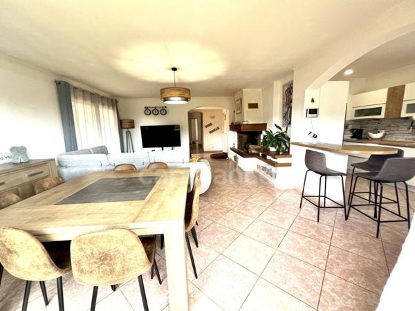 AFA (20), à quelques minutes d'Ajaccio, du nouvel hôpital et de la zone commerciale, belle maison T5, avec piscine