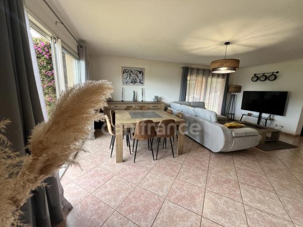 AFA (20), à quelques minutes d'Ajaccio, du nouvel hôpital et de la zone commerciale, belle maison T5, avec piscine