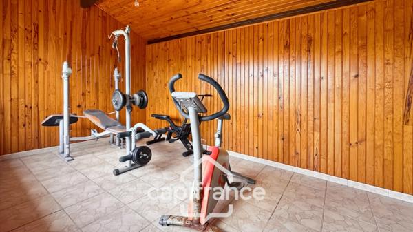 Maison familiale 4 chambres avec piscine, dépendance et garage indépendant – Pomarez centre