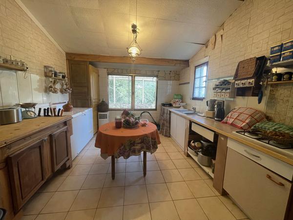 MAISON COMPOSEE DE DEUX LOGEMENTS SUR TERRAIN DE 2162M2