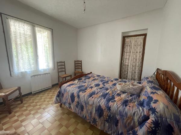 MAISON COMPOSEE DE DEUX LOGEMENTS SUR TERRAIN DE 2162M2