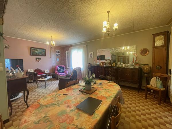 MAISON COMPOSEE DE DEUX LOGEMENTS SUR TERRAIN DE 2162M2