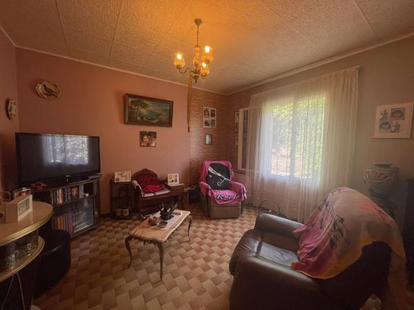 MAISON COMPOSEE DE DEUX LOGEMENTS SUR TERRAIN DE 2162M2
