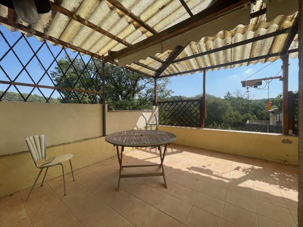 MAISON COMPOSEE DE DEUX LOGEMENTS SUR TERRAIN DE 2162M2