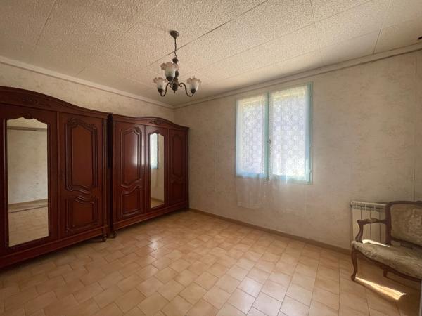 MAISON COMPOSEE DE DEUX LOGEMENTS SUR TERRAIN DE 2162M2