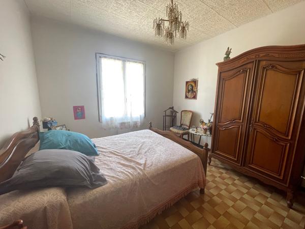 MAISON COMPOSEE DE DEUX LOGEMENTS SUR TERRAIN DE 2162M2
