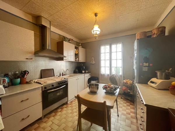 MAISON COMPOSEE DE DEUX LOGEMENTS SUR TERRAIN DE 2162M2