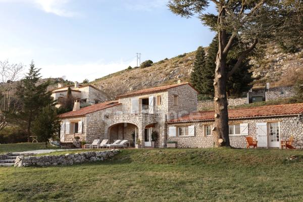 Propriete à vendre 6 pièces GOURDON (06), vue mer, jardin de 6000 m², garage...