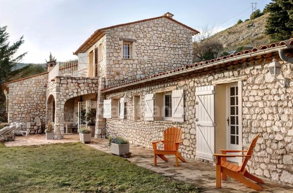 Propriete à vendre 6 pièces GOURDON (06), vue mer, jardin de 6000 m², garage...