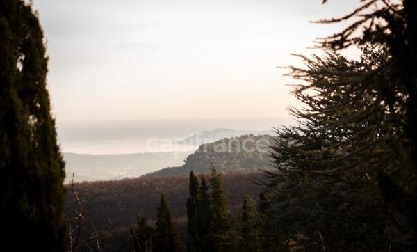 Propriete à vendre 6 pièces GOURDON (06), vue mer, jardin de 6000 m², garage...