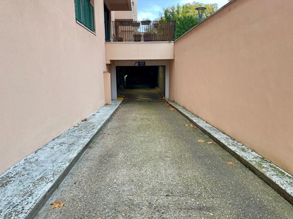 Parking / box Gif Sur Yvette