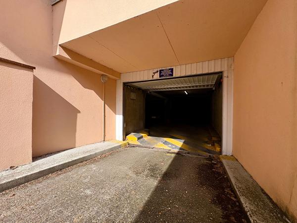 Parking / box Gif Sur Yvette
