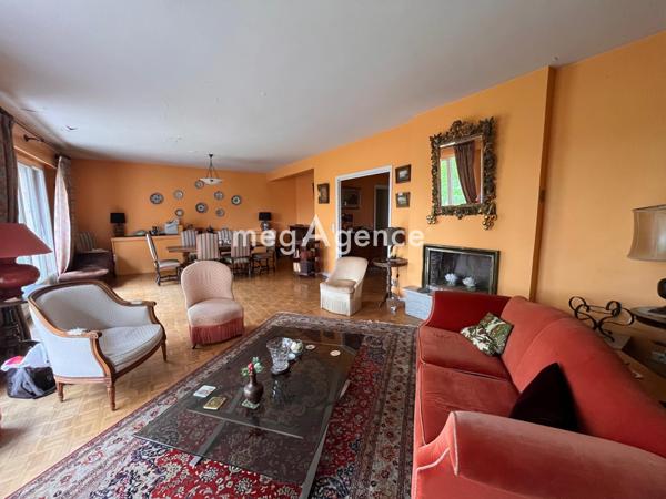 Appartement à SAINT-NOM-LA-BRETECHE, 78860 - 9 pièces 204m²