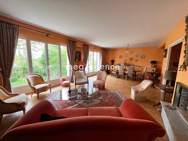 Appartement à SAINT-NOM-LA-BRETECHE, 78860 - 9 pièces 204m²