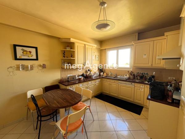 Appartement à SAINT-NOM-LA-BRETECHE, 78860 - 9 pièces 204m²