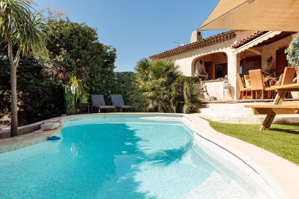 Villa provençale de caractère avec piscine et volumes généreux