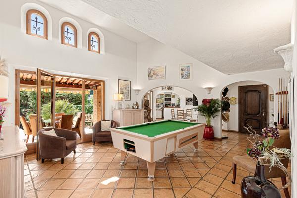 Villa provençale de caractère avec piscine et volumes généreux