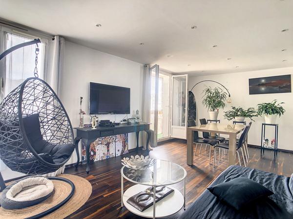 A vendre en exclusivité Appartement 3 pièce(s) 67 m2  avec balcon Secteur Saint-Tronc 13010 Marseille