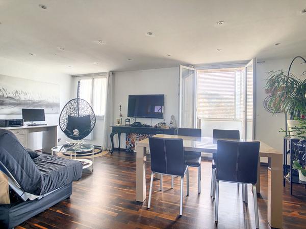 A vendre en exclusivité Appartement 3 pièce(s) 67 m2  avec balcon Secteur Saint-Tronc 13010 Marseille