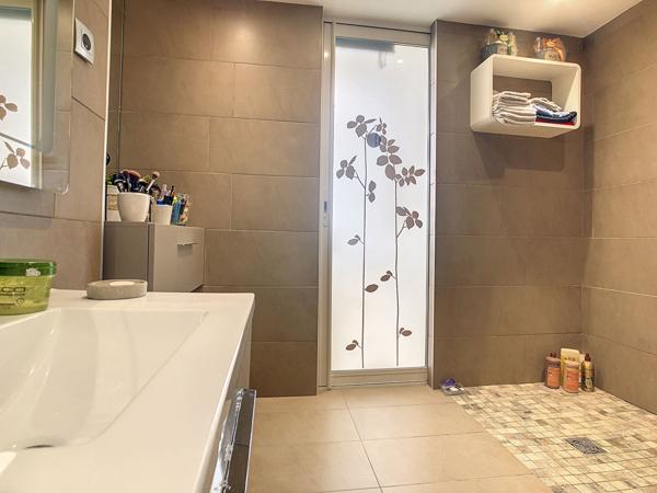 A vendre en exclusivité Appartement 3 pièce(s) 67 m2  avec balcon Secteur Saint-Tronc 13010 Marseille