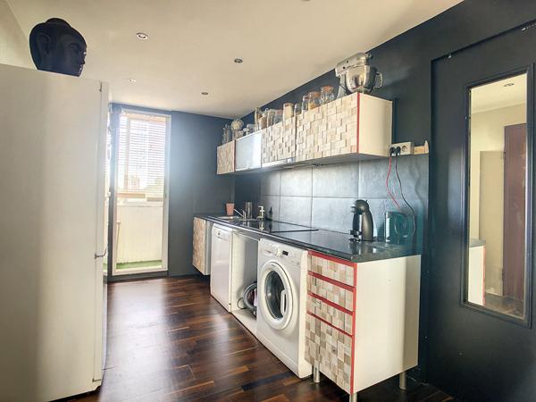 A vendre en exclusivité Appartement 3 pièce(s) 67 m2  avec balcon Secteur Saint-Tronc 13010 Marseille