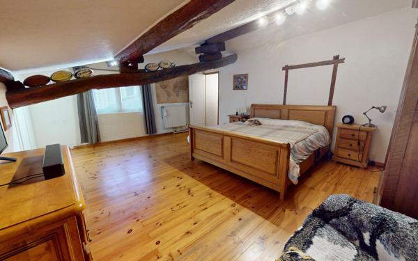 Maison à vendre    4 pièces • 150 m2 Vaulx-en-Velin