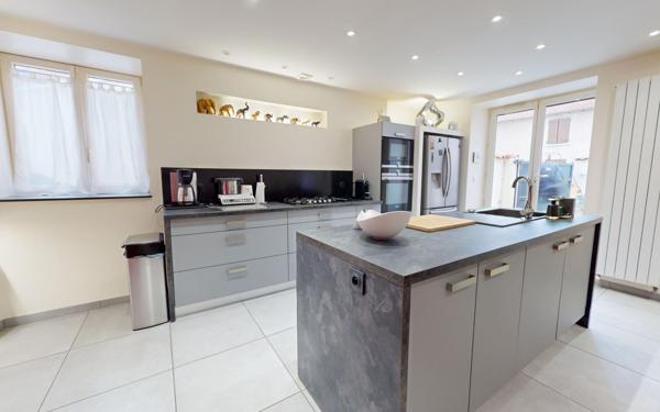 Maison à vendre    4 pièces • 150 m2 Vaulx-en-Velin