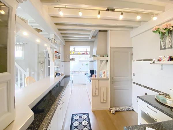 Superbe propriété, au calme, clos de murs