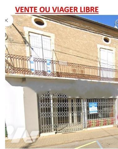 VIC-FEZENSAC, immeuble avec local commercial .